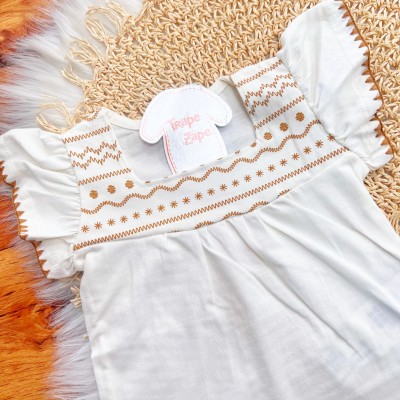 Conj. Batinha com desenhos e Short - Areia e Off White